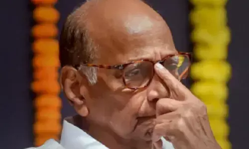 Sachin Vaze Case: शरद पवारांच्या मौनाचा अर्थ काय? Sachin Vaze Case: शरद पवारांच्या मौनाचा अर्थ काय?