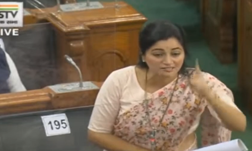 मुख्यमंत्र्यांच्या आदेशानेच राज्यात खंडणी वसुली- नवनीत राणा