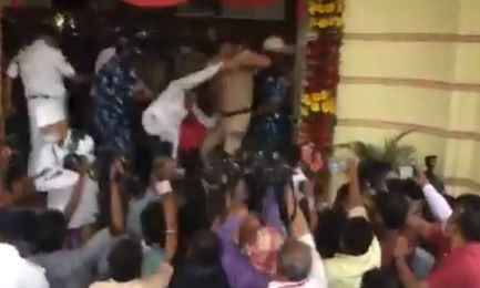 बिहार विधानसभेत अराजक, मंत्री आणि विरोधकांमध्ये हाणामारी