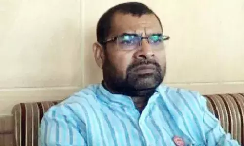 राज्य सरकारचा कारभार म्हणजे, आंधळं दळतंय आणि कुत्र पीठ खातंय- सदाभाऊ खोत