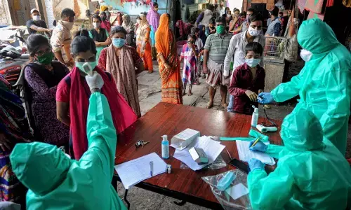 कोरोना दिलासा, 24 तासातील नवीन रुग्णांची संख्या घटली कोरोना दिलासा, 24 तासातील नवीन रुग्णांची संख्या घटली