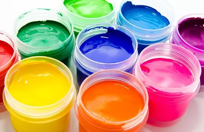 बाजारातील रासायनिक रंगांऐवजी घरच्या घरी बनवा नैसर्गिक रंग !!!