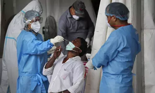 दिलासादायक : राज्यात 24 तासात कोरोनाच्या रुग्णांची संख्या घटली दिलासादायक : राज्यात 24 तासात कोरोनाच्या रुग्णांची संख्या घटली