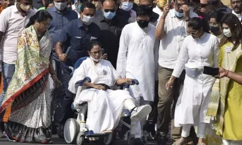 भाजपशासित राज्यांमधून आलेल्या पोलिसांचा वापर दहशत माजवण्यासाठी - ममता बॅनर्जी भाजपशासित राज्यांमधून आलेल्या पोलिसांचा वापर दहशत माजवण्यासाठी - ममता बॅनर्जी