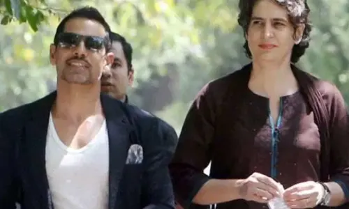 रॉबर्ट वाड्रा पॉझिटीव्ह, प्रियंका गांधी आइसोलेट
रॉबर्ट वाड्रा पॉझिटीव्ह, प्रियंका गांधी आइसोलेट