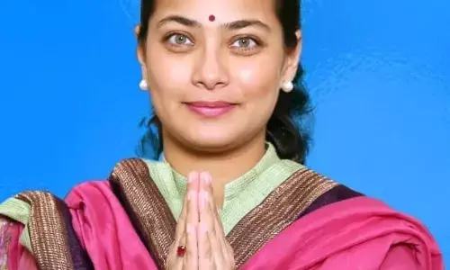 हॉस्पिटलचे बेड अडवणाऱ्या व्हीआयपींना प्रणिती शिंदेचे आवाहन हॉस्पिटलचे बेड अडवणाऱ्या व्हीआयपींना प्रणिती शिंदेचे आवाहन