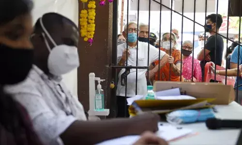 मुंबईत अनेक ठिकाणी लसीकरण ठप्प, महापालिकेकडून अधिकृतपणे घोषणा