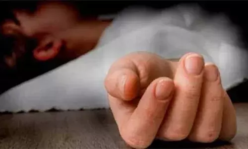 कोरोनाने पतीचा मृत्यू, पत्नीची चिमुकल्यासह आत्महत्या कोरोनाने पतीचा मृत्यू, पत्नीची चिमुकल्यासह आत्महत्या