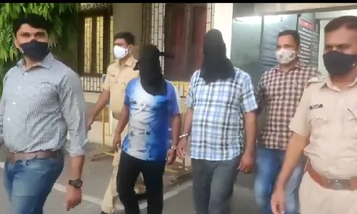 धक्कादायक : बनावट RTPCR रिपोर्ट तयार करणारी टोळी अटकेत धक्कादायक : बनावट RTPCR रिपोर्ट तयार करणारी टोळी अटकेत