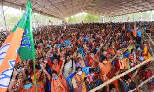 न्यायालयाने फटकारल्यानंतर निवडणूक आयोगाने जाहीर केली सभा बंदी… न्यायालयाने फटकारल्यानंतर निवडणूक आयोगाने जाहीर केली सभा बंदी…