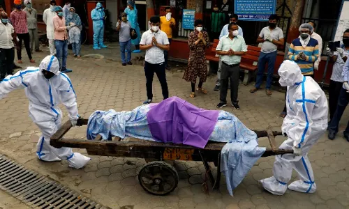 असा प्रसंग सामोरं आला तर कसा रिऍक्ट होऊ? असा प्रसंग सामोरं आला तर कसा रिऍक्ट होऊ?