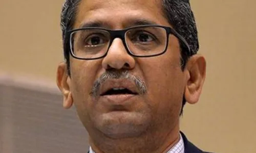 पत्रकार ते सरन्यायाधीश, कसा होता एनवी रमन्ना यांचा सरन्यायाधीश पदापर्यंतचा प्रवास? पत्रकार ते सरन्यायाधीश, कसा होता एनवी रमन्ना यांचा सरन्यायाधीश पदापर्यंतचा प्रवास?