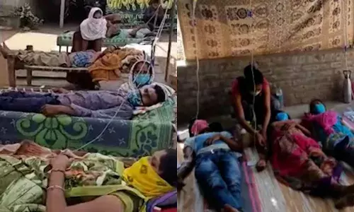 असा दवाखाना कधी पाहिलाय का? गोठ्यात, मंडपात, झाडाखाली केले जातायेत रुग्णांवर उपचार... असा दवाखाना कधी पाहिलाय का? गोठ्यात, मंडपात, झाडाखाली केले जातायेत रुग्णांवर उपचार...