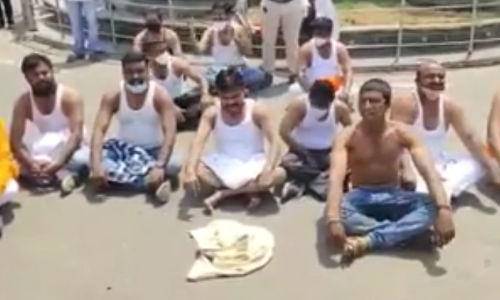 #MarathaReservation  : क्रांती मोर्चा आक्रमक, अनेक ठिकाणी निदर्शनं