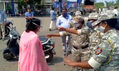 इथे माणुसकी हरवली..! रुग्णालयात जाणाऱ्या महिलेचा पोलिसांसमोर हंबरडा; तरीही पोलीसांनी केली कारवाई