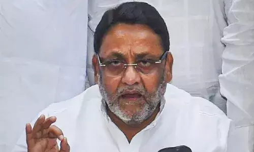 नुसत्या जाहिरातीच्या माध्यमातून कोरोना संपणार आहे का? राष्ट्रवादीचा मोदीला सवाल नुसत्या जाहिरातीच्या माध्यमातून कोरोना संपणार आहे का? राष्ट्रवादीचा मोदीला सवाल