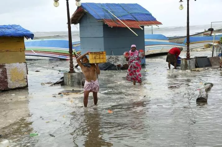 केरळमध्ये ताऊक्ते चक्रीवादळाचं थैमान