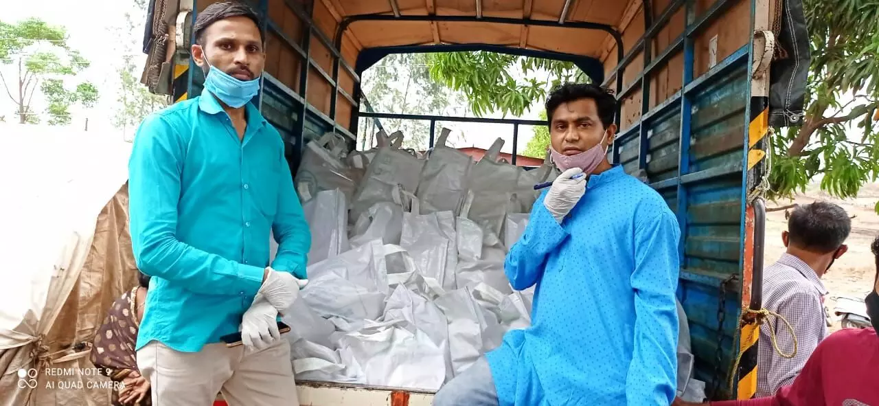भटक्या समाजातील कुटुंबियांच्या मदतीसाठी तरुणाई सरसावली, 200 कुटुंबियांना केली अन्नधान्याची मदत