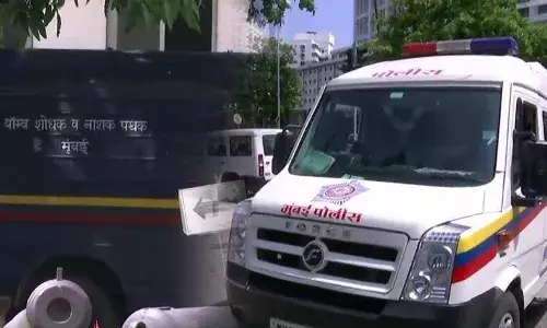 Mantralaya Bomb Threat: मंत्रालयात बॉम्ब ठेवल्याचा फोन, शोधकार्य सुरु Mantralaya Bomb Threat: मंत्रालयात बॉम्ब ठेवल्याचा फोन, शोधकार्य सुरु