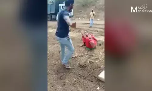 भाजप नगरसेवकाची महिला तलाठीला मारहाण भाजप नगरसेवकाची महिला तलाठीला मारहाण