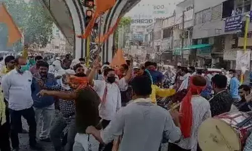 खासदार नवनीत राणा यांचे जातप्रमाणपत्र रद्द झाल्याने शिवसेनेचा जल्लोष खासदार नवनीत राणा यांचे जातप्रमाणपत्र रद्द झाल्याने शिवसेनेचा जल्लोष