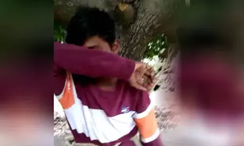 आंबे तोडले म्हणून मागासवर्गीय मुलाला मारहाण करून, अंगावर केली लघवी, मारहाणीचा व्हिडीओ व्हायरल.... आंबे तोडले म्हणून मागासवर्गीय मुलाला मारहाण करून, अंगावर केली लघवी, मारहाणीचा व्हिडीओ व्हायरल....