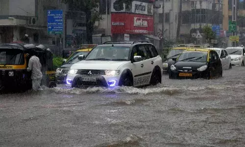 Monsoon 2021 : ठाणे जिल्ह्यात हायअलर्ट, गरज असेल तरच घराबाहेर पडा जिल्हाधिकाऱ्यांचे आवाहन Monsoon 2021 : ठाणे जिल्ह्यात हायअलर्ट, गरज असेल तरच घराबाहेर पडा जिल्हाधिकाऱ्यांचे आवाहन