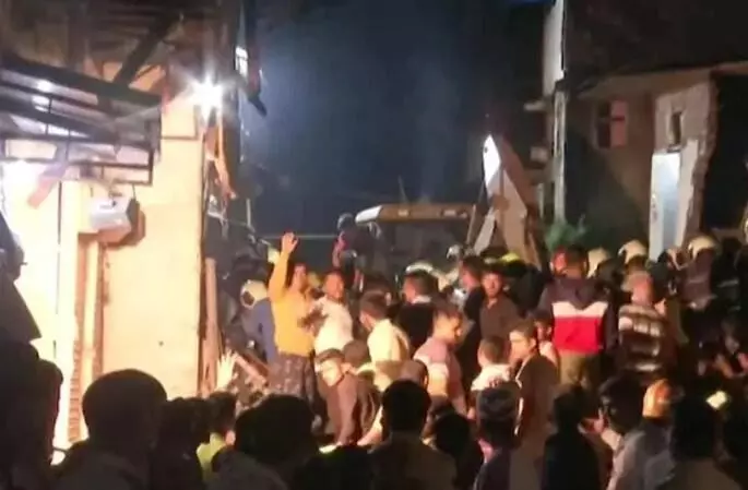 Mumbai: मालवणी भागात इमारत कोसळली, 11 लोकांचा मृत्यू
