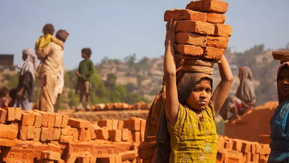 बाल कामगार प्रथा नष्ट करण्याची गरज