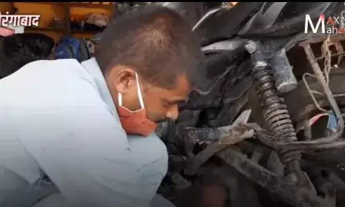 साहेब,कोरनामुळे आमच्या आयुष्याचं चाक उलट्या दिशने फिरायला लागलं साहेब,कोरनामुळे आमच्या आयुष्याचं चाक उलट्या दिशने फिरायला लागलं
