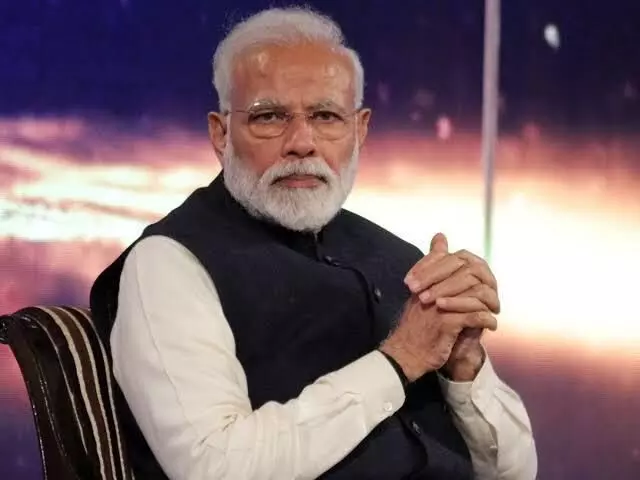 मोदींना गादीवर बसवणारा माणूस…