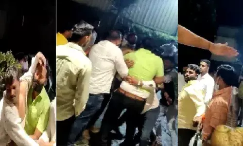 अहमदनगरमध्ये शिवसेनेच्या आनंदात विरजण, शिवसेनेच्या नगरसेवकांमध्ये राडा... अहमदनगरमध्ये शिवसेनेच्या आनंदात विरजण, शिवसेनेच्या नगरसेवकांमध्ये राडा...