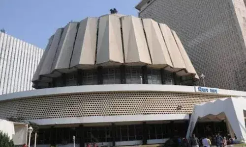 विधिमंडळाच्या पावसाळी अधिवेशनात केंद्रीय कृषी कायद्यांविरोधात ठराव मांडला जाणार का? विधिमंडळाच्या पावसाळी अधिवेशनात केंद्रीय कृषी कायद्यांविरोधात ठराव मांडला जाणार का?