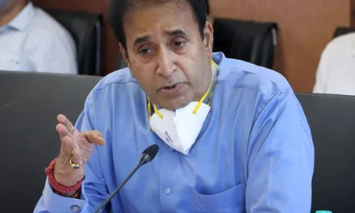 ED समोर चौकशीला गैरहजर, अनिल देशमुख यांनी सांगितले कारण... ED समोर चौकशीला गैरहजर, अनिल देशमुख यांनी सांगितले कारण...