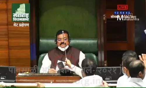 भाजपला मोठा धक्का, गोंधळ घालणाऱ्या 12 आमदारांचे निलंबन भाजपला मोठा धक्का, गोंधळ घालणाऱ्या 12 आमदारांचे निलंबन