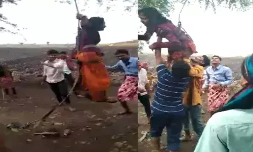 Fact Check: मुलीला क्रूरपणे मारहाण करतानाचा हा व्हिडिओ नक्की कुठला आहे? Fact Check: मुलीला क्रूरपणे मारहाण करतानाचा हा व्हिडिओ नक्की कुठला आहे?