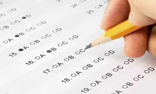 स्पर्धा परीक्षेच्या हायवेवरून वेळीच एक्झिट घ्या :डॉ. संग्राम पाटील स्पर्धा परीक्षेच्या हायवेवरून वेळीच एक्झिट घ्या :डॉ. संग्राम पाटील