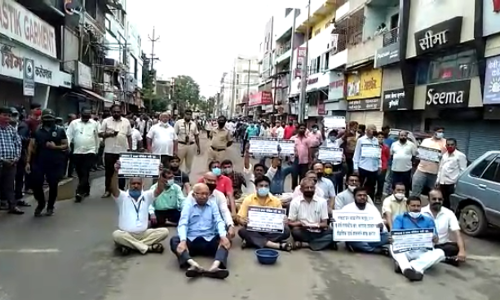 Lockdown :  संतप्त व्यापाऱ्यांचे सांगलीत भीक मांगो आंदोलन
