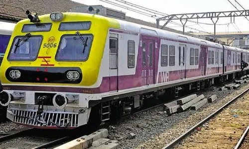 सर्वसामान्यांसाठी लोकल सुरू करा, काँग्रेसची मागणी सर्वसामान्यांसाठी लोकल सुरू करा, काँग्रेसची मागणी