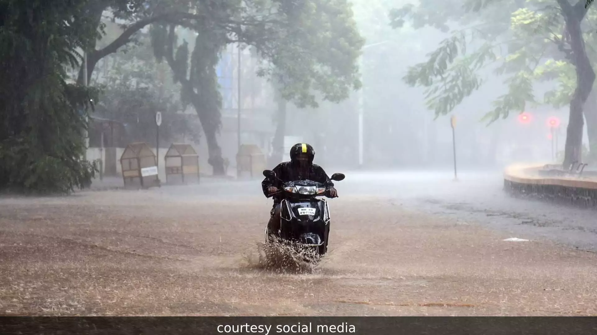 कोकणात मुसळधार , Red Alert इशारा