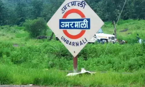 कसारा-उंबरमाळी दरम्यान ट्रॅक पाण्याखाली, मध्य रेल्वेची वाहतूक विस्कळीत