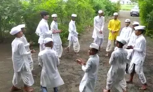 कालबाह्य झालेली गुरुकुल शिक्षण पद्धत आजही धुळ्यात सुरू कालबाह्य झालेली गुरुकुल शिक्षण पद्धत आजही धुळ्यात सुरू