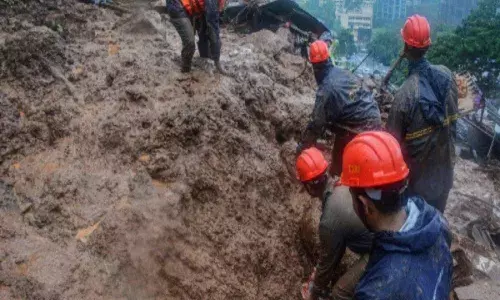 रायगड जिल्ह्यात दरड कोसळून ३६ जणांचा मृत्यू, अनेकजण बेपत्ता रायगड जिल्ह्यात दरड कोसळून ३६ जणांचा मृत्यू, अनेकजण बेपत्ता