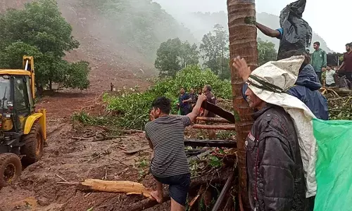 दरडग्रस्त गावत लोकांनी कशी काढली रात्र? दरडग्रस्त गावत लोकांनी कशी काढली रात्र?