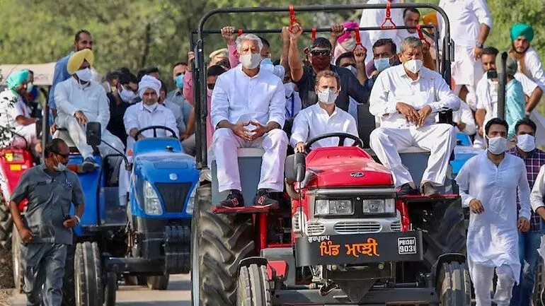कृषी कायद्यांवरुन लोकसभेत रणकंदन : राहुल गांधी ट्रँक्टरवरुन लोकसभेत दाखल