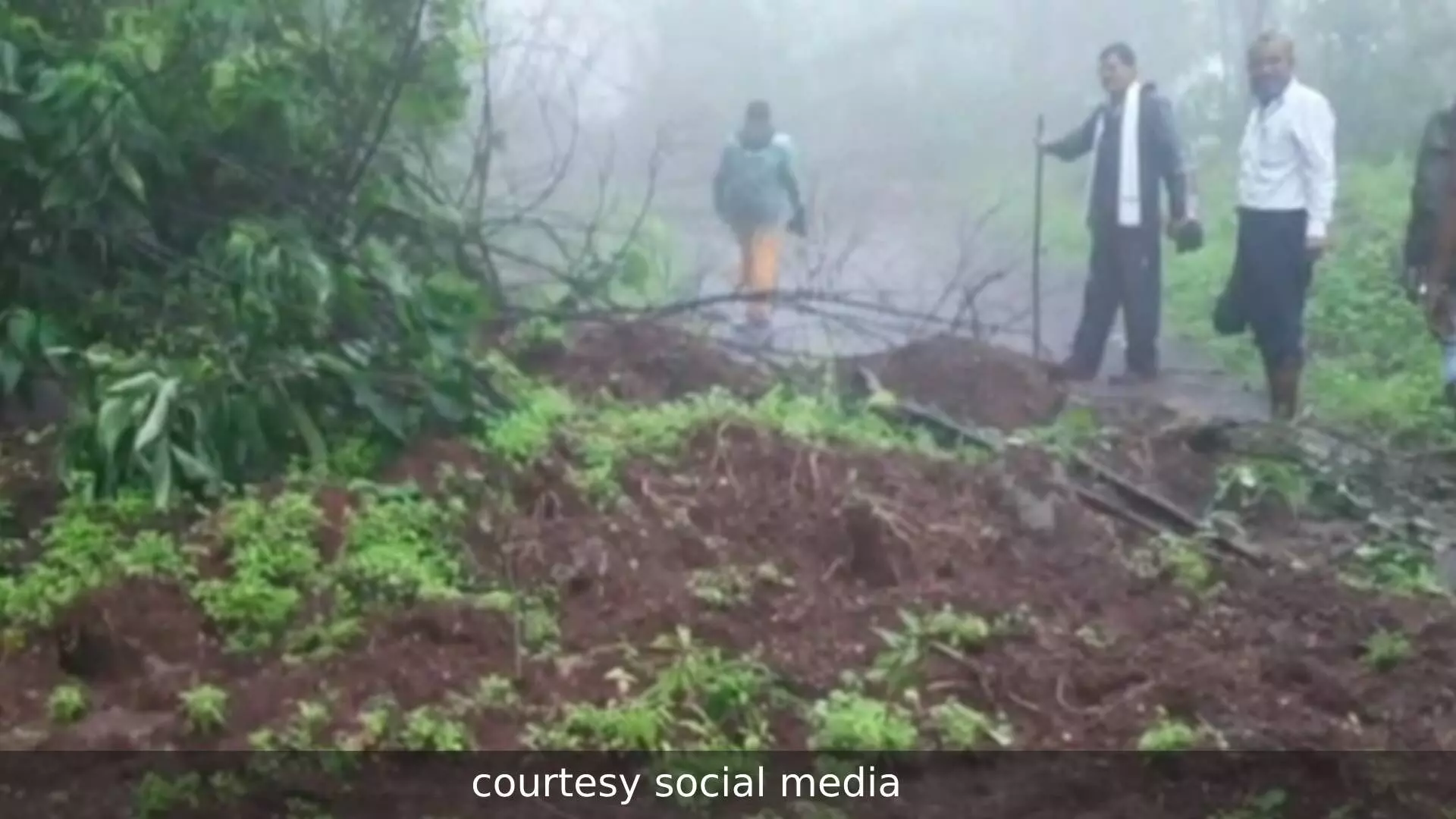 मेळघाटात संततधार : सीमाडोह - माखला रस्त्यावर दरड कोसळली