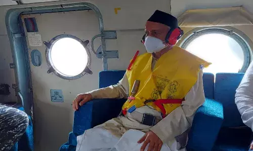 भगतसिंह कोश्यारी यांनी केला पूरग्रस्त भागांचा दौरा भगतसिंह कोश्यारी यांनी केला पूरग्रस्त भागांचा दौरा