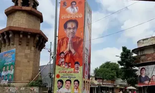 शिवसैनिकांकडूनच मुख्यमंत्र्यांच्या आवाहानाला केराची टोपली शिवसैनिकांकडूनच मुख्यमंत्र्यांच्या आवाहानाला केराची टोपली