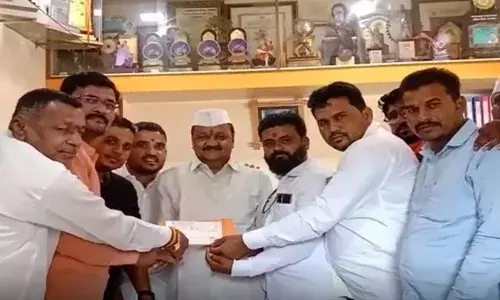 मुख्यमंत्री उध्दव ठाकरे यांच्या वाढदिवसानिमित्त तमाशा कलावंतांना आर्थिक मदत मुख्यमंत्री उध्दव ठाकरे यांच्या वाढदिवसानिमित्त तमाशा कलावंतांना आर्थिक मदत