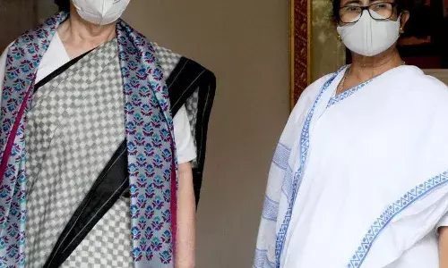 ममता बॅनर्जी सोनिया गांधी यांची भेट, राहुल गांधीही उपस्थित, काय झालं बैठकीत? ममता बॅनर्जी सोनिया गांधी यांची भेट, राहुल गांधीही उपस्थित, काय झालं बैठकीत?